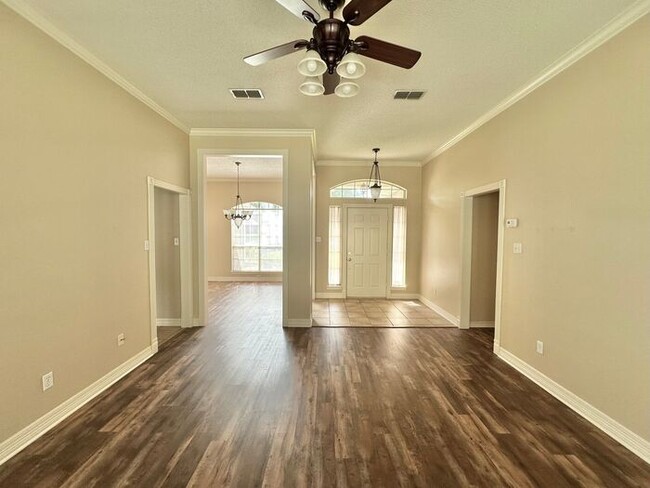 Building Photo - Stunning 3-Bedroom Home in Prime South Tyl...