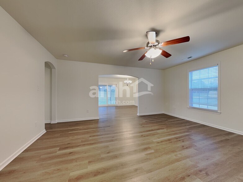 Building Photo - 1801 Point Wood Dr