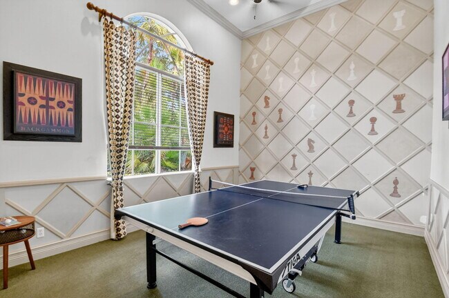 Building Photo - 9826 Vía Amati