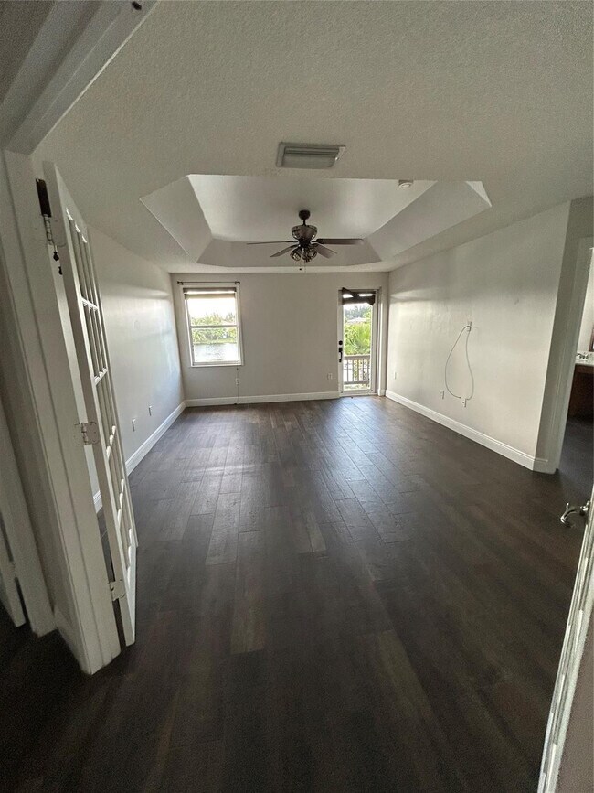 Building Photo - 414 SW 205th Ave