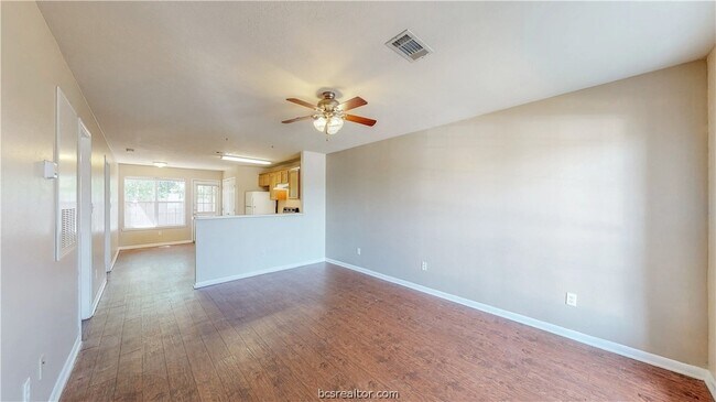 Building Photo - 1509 Hollowhill Drive Unit A