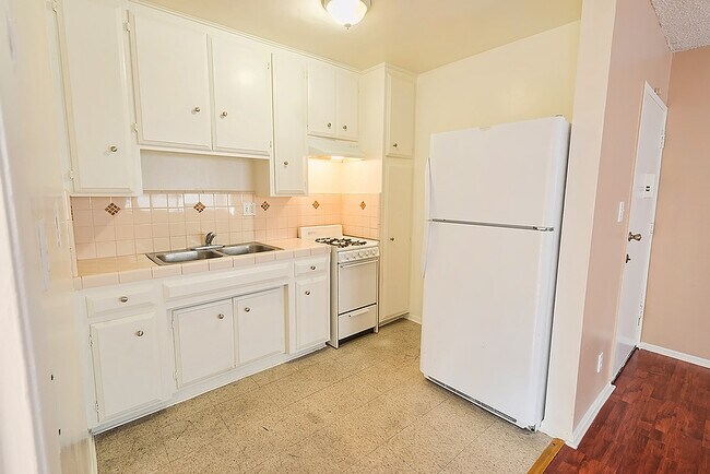 Building Photo - Tropic Crest Apartments