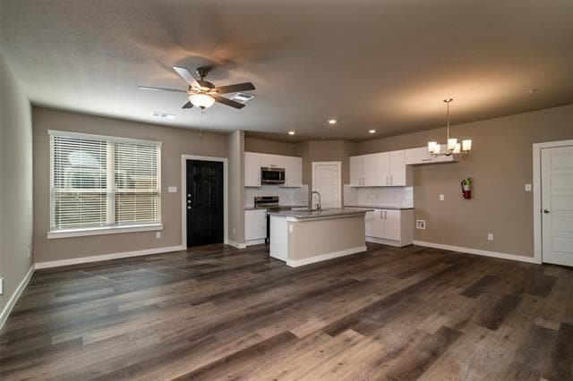Building Photo - 703 Harvest Moon Dr