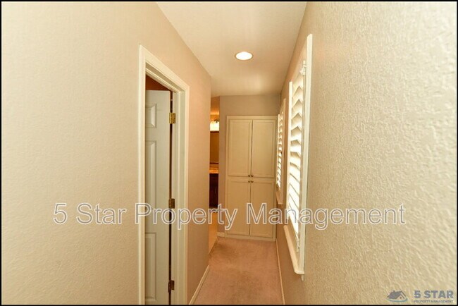 Building Photo - 6598 Eagle Ridge Dr