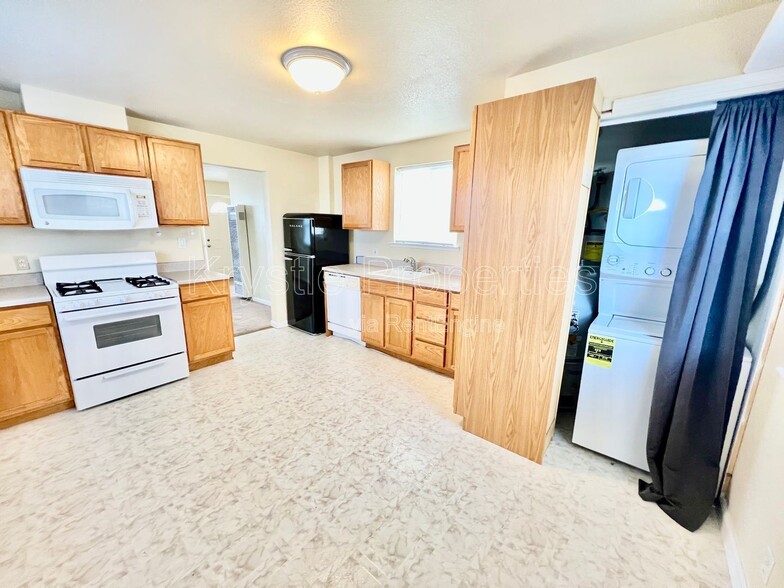 Building Photo - 544 Porter St