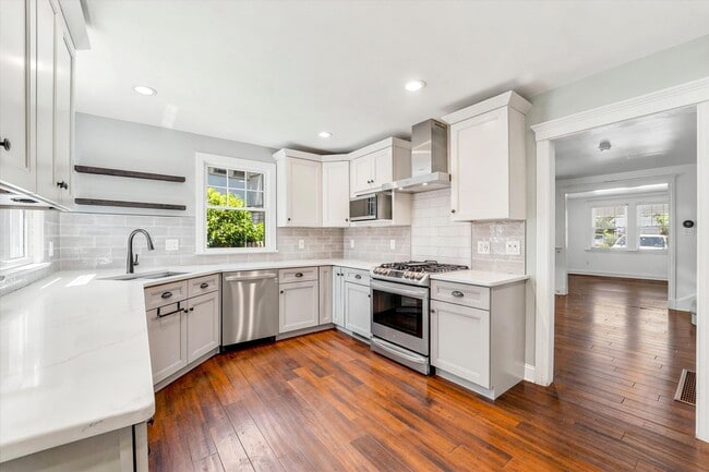 Building Photo - Available Now – Move-In Ready Paoli Gem With Updated Finishes, Loft Space & Parking