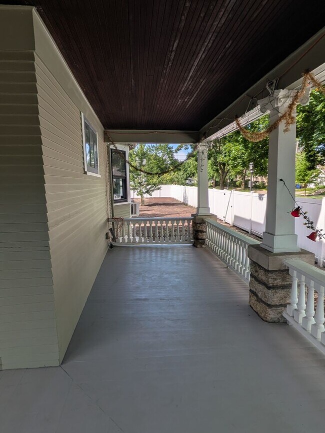 Building Photo - Charming 5-bedroom home in the heart of Hamline–Midway!