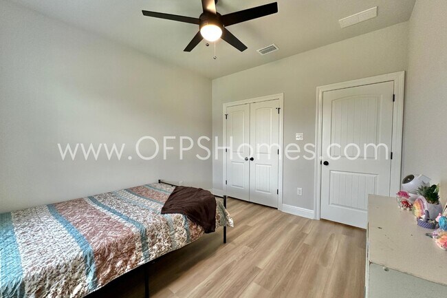 Building Photo - 4601 Jayhawk Dr