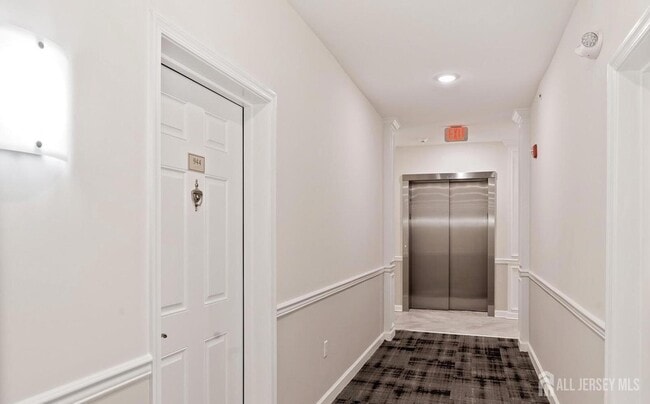 Building Photo - 944 Halifax Pl