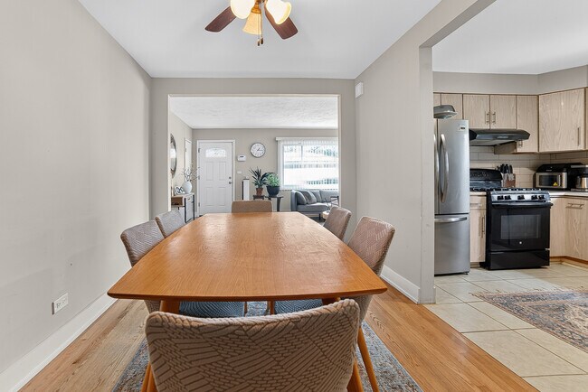Building Photo - 4615 Larch Ave