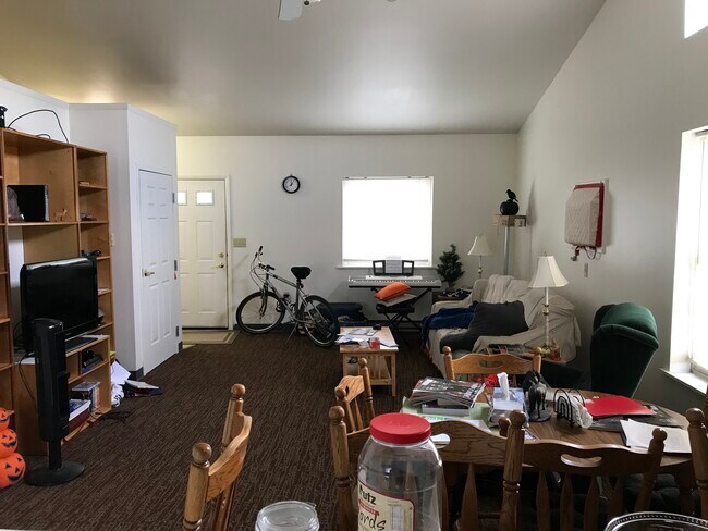 Building Photo - 875 Willard St