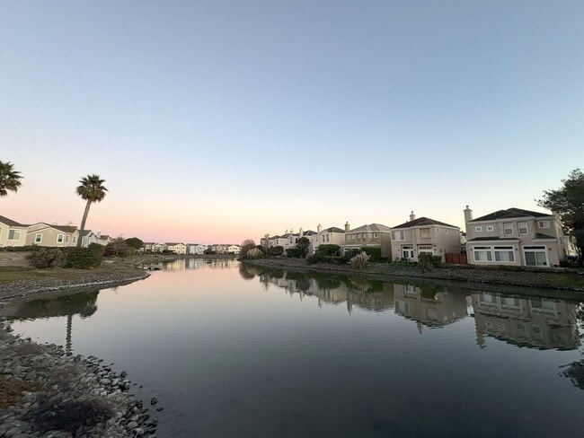 Building Photo - Charming Waterfront Single Family Home in Redwood Shores Available Now!