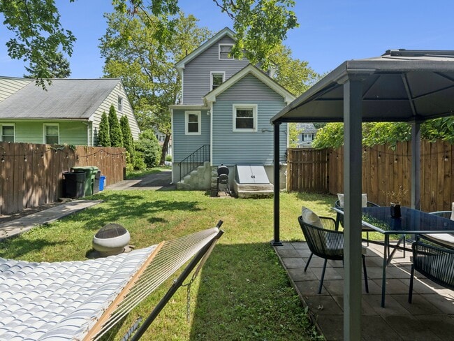 Building Photo - 718 Walnut St.