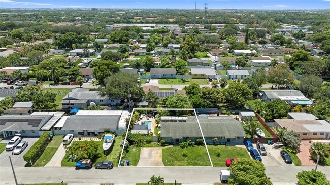 Building Photo - 1912 SW 97th Terrace