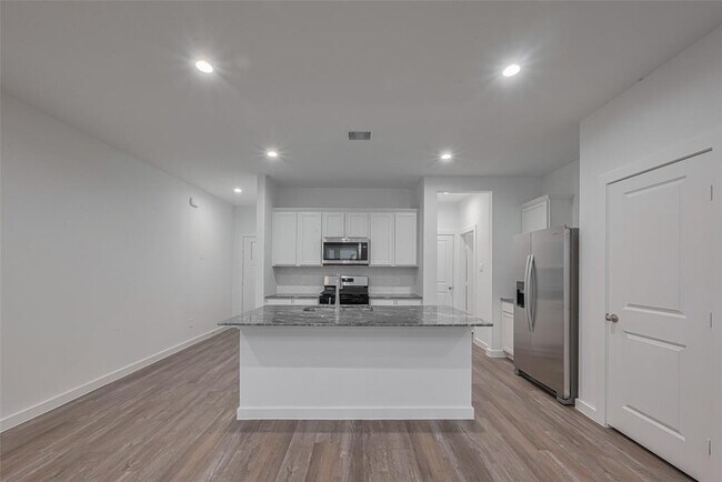 Building Photo - 3017 La Rambla Dr