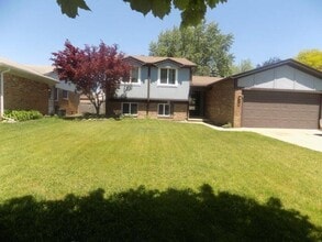 Building Photo - 2127 Hopkins Dr