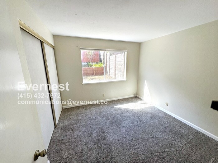 Building Photo - 868 Peralta Ave