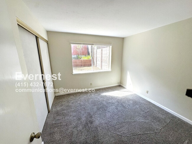 Building Photo - Spacious 2-Bed, 2-Bath Single-Family Home ...
