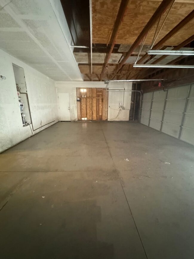 Building Photo - Beautiful 4 bedroom home soon available for rent!