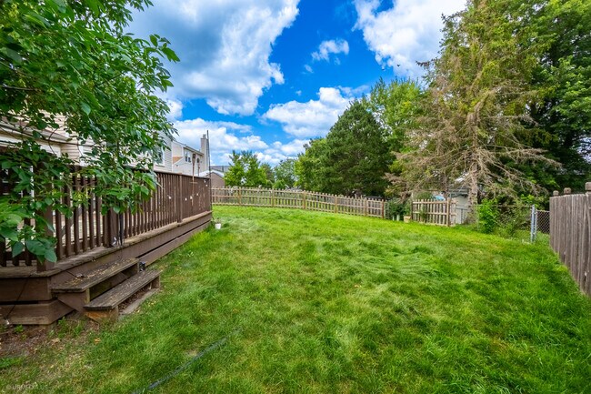 Building Photo - 2122 Kensington Dr