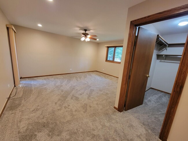Building Photo - 3483 S Shore Dr