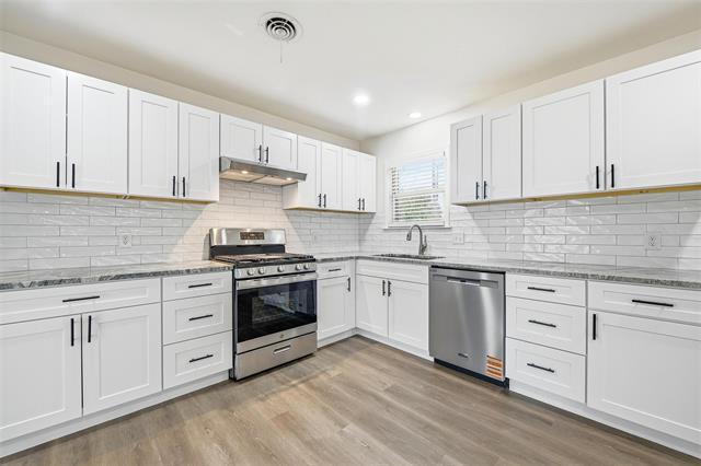 Building Photo - 700 W Cedar St