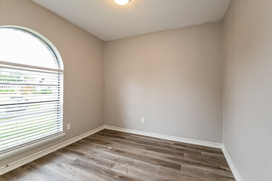 Building Photo - 8902 Miami Dr