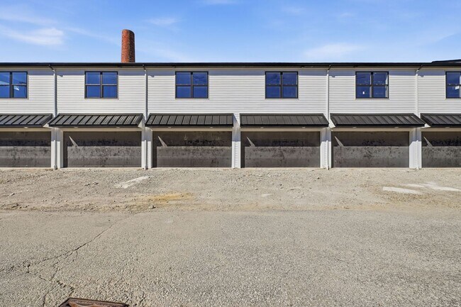 Building Photo - 4728 Walworth Ave