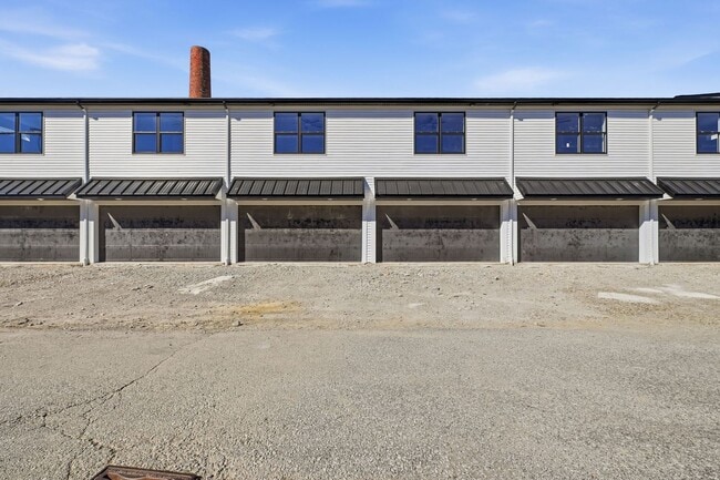 Building Photo - Stop Searching. Start Living & Come Home to Comfort.