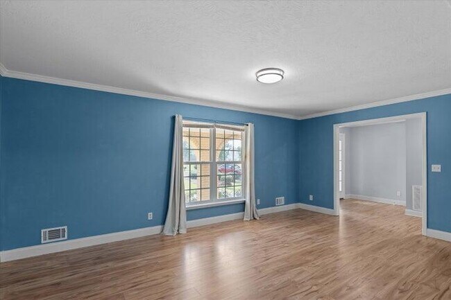 Building Photo - 175 Creekview Cir