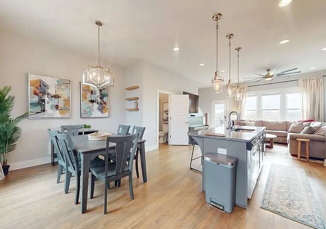 Building Photo - Fully Furnished House on the River! 10 min...