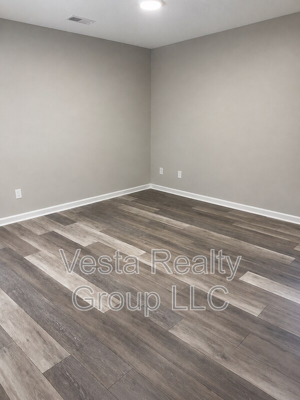 Building Photo - 105 Dailey Mill Rd