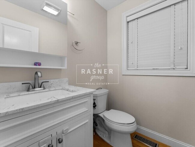 Building Photo - 17 Beacon St