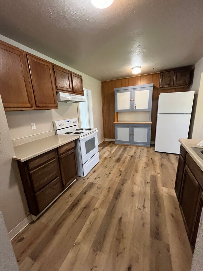 Building Photo - BEL250