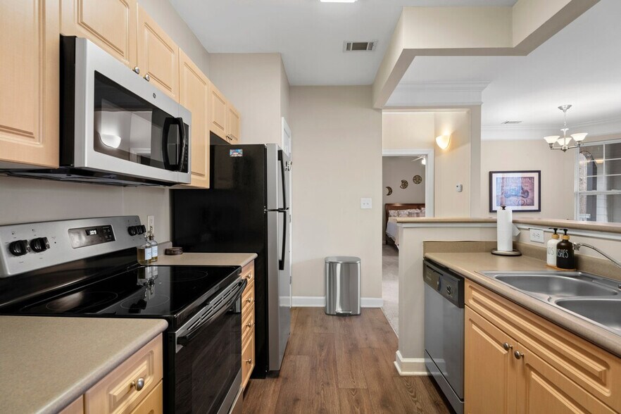 Building Photo - 6000 Scarlet Sky Ln