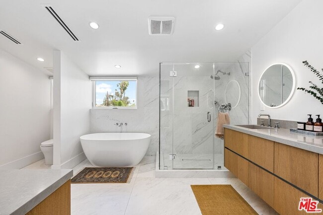 Building Photo - 656 California Ave