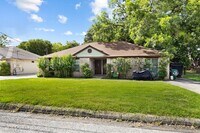 Building Photo - Charming 2-Bedroom Home in Boerne, Texas: ...