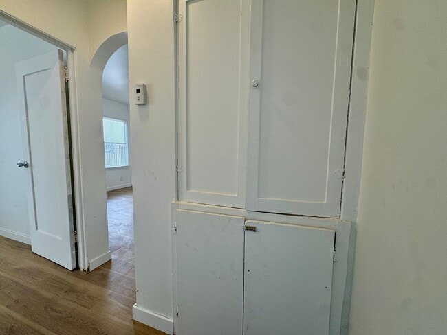 Building Photo - Newly Renovated 1 Bedroom in West Adams