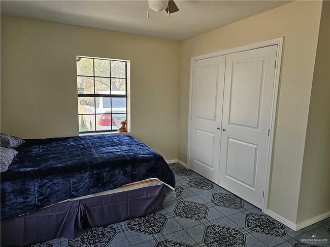 Building Photo - 224 N La Paloma St
