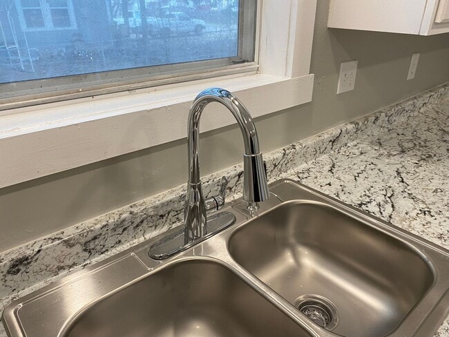 Building Photo - 1/2 off First Month's Rent plus $50 Amazon...