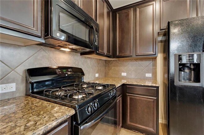 Building Photo - 9501 Sweetgum Dr