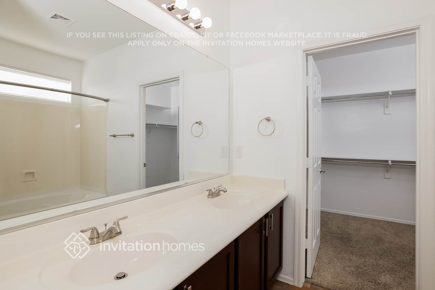 Building Photo - 39137 N Parker Ln