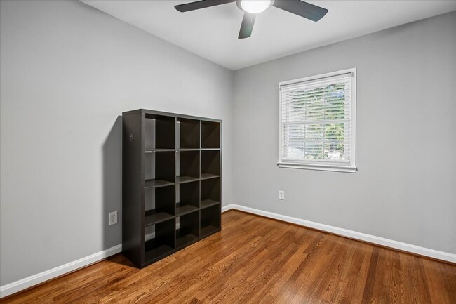 Building Photo - 3801 Denfeld Ave