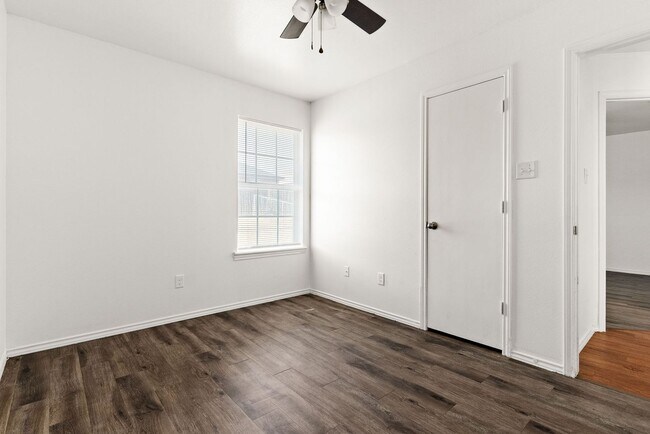 Building Photo - 6211 Temora Loop