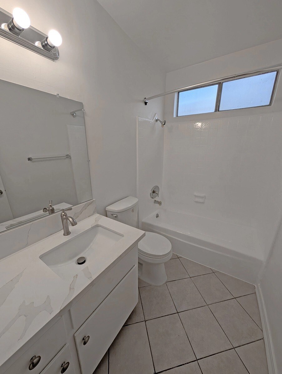 Building Photo - 3365 Keystone Av