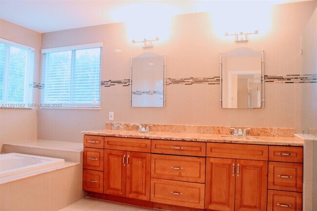 Building Photo - 11151 Minneapolis Dr