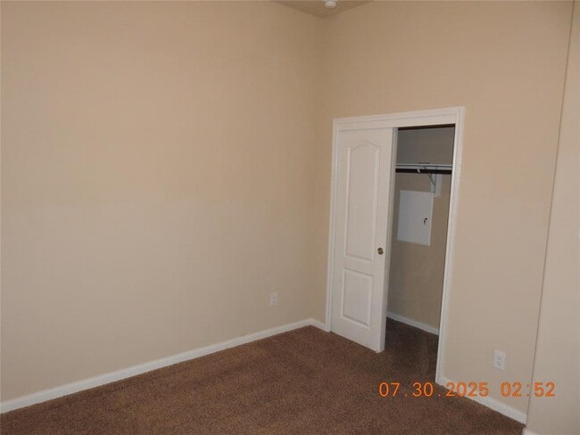 Building Photo - 3667 Raintree Village Dr