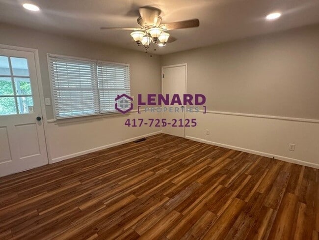 Building Photo - Beautiful 3 Bedroom House with Fenced in Yard