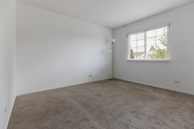 Building Photo - 122 Creston Cir