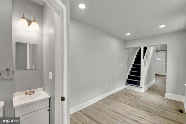 Building Photo - 734 Franklin St